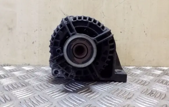 Volvo XC90 Generator/alternator 30667787 0124525060