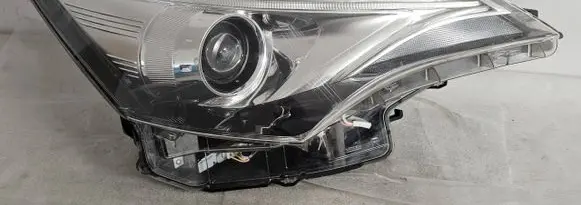 Toyota Avensis T270 Headlight/headlamp 8113005380