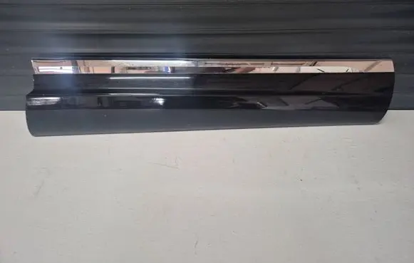 Volkswagen Touareg II Front door trim (molding) 7P6853960