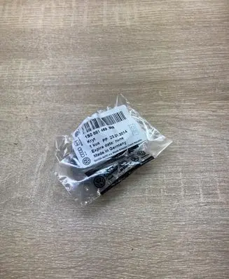 Volkswagen Golf VI Seat trim 1S0881469