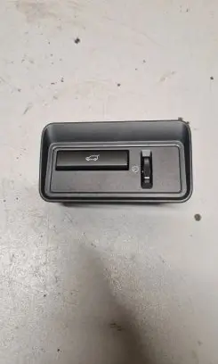 Tailgate opening switch