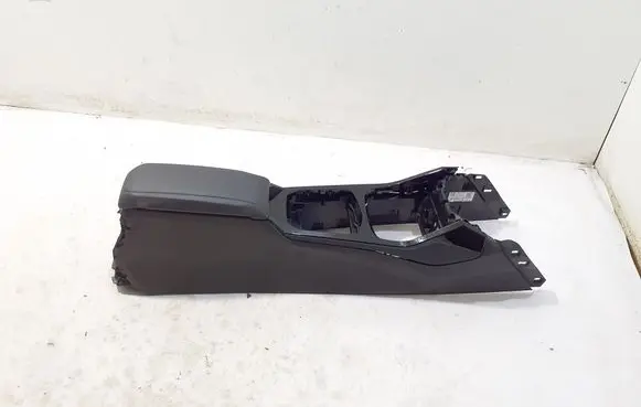BMW 1 F40 Armrest 9460092