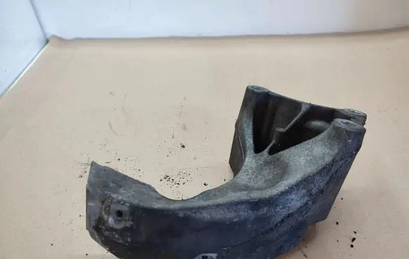 Mercedes-Benz B W245 Engine mounting bracket
