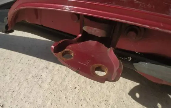 Honda CR-V Rear door lower hinge