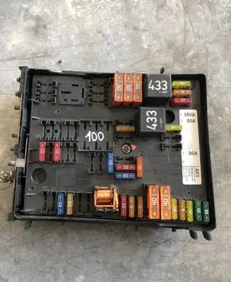 Volkswagen PASSAT B6 Fuse box set 24202B