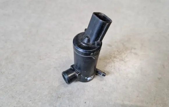 Mitsubishi L200 Windscreen/windshield washer pump