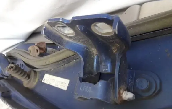 Chrysler Neon I Rear door lower hinge