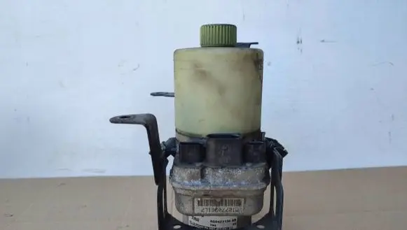Volkswagen Polo IV 9N3 Power steering pump 6Q0423156AB