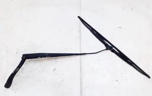 Chevrolet Captiva Front wiper blade arm