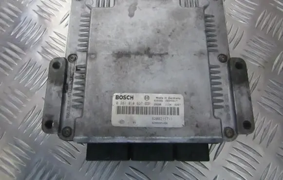 Renault Laguna II Engine control unit/module 0281010637 8200211711