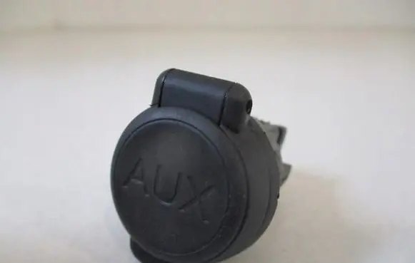Peugeot 3008 I USB socket connector 96647952ZD