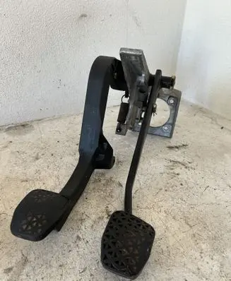 BMW 3 E36 Pedal assembly 1161993