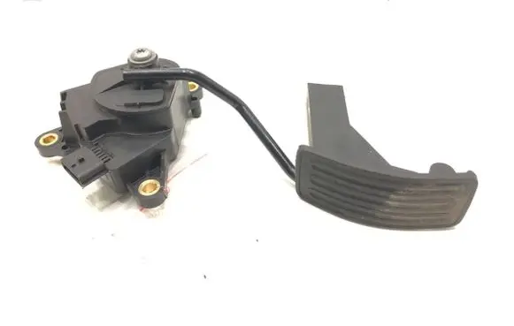 Nissan Qashqai Accelerator throttle pedal