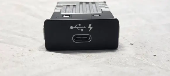 BMW 3 G20 G21 USB socket connector 8711939 84108711939