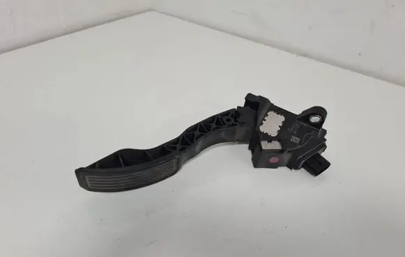 Toyota Avensis T270 Accelerator throttle pedal 7811002020 50528096326 09026B