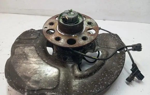 Mercedes-Benz CLS C218 X218 Front wheel hub A2124201644