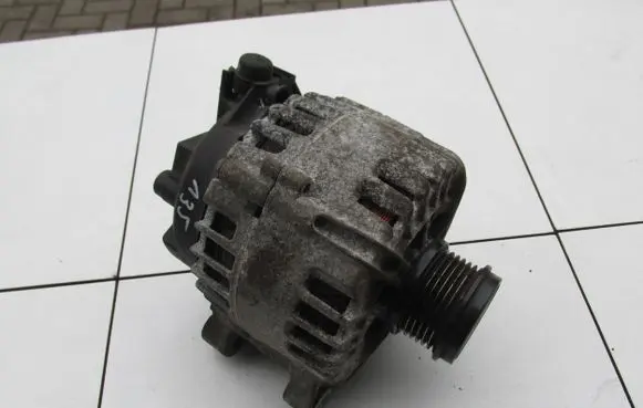 Ford Focus Generator/alternator AV6N10300GD 217162367 TG15C234