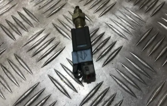 Nissan Sunny Brake pedal sensor switch
