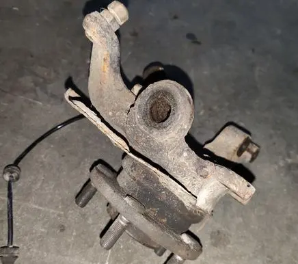 Nissan X-Trail T30 Front wheel hub spindle knuckle