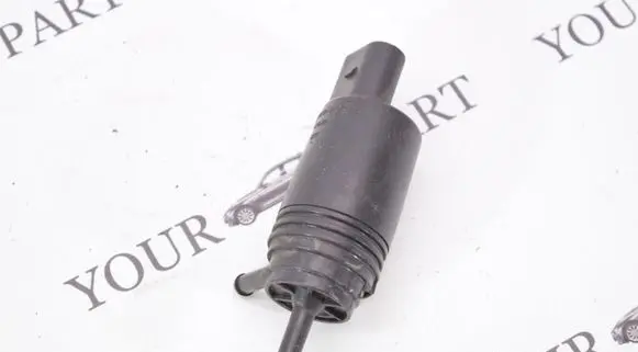BMW 5 E39 Windscreen/windshield washer pump 8377612