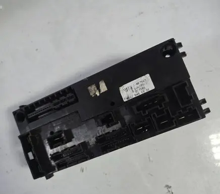 Mercedes-Benz E W210 Fuse box set A0025451901 867523 EJ555500