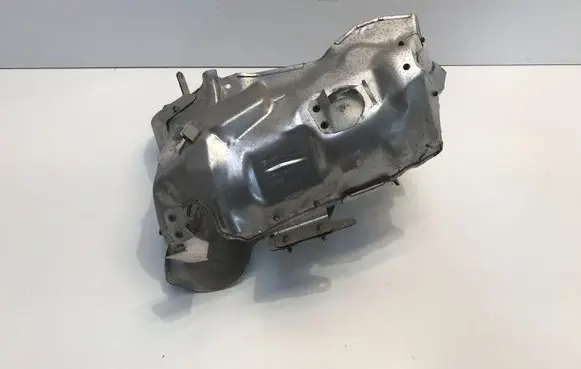 BMW 1 F40 Heat shield in engine bay 8697971