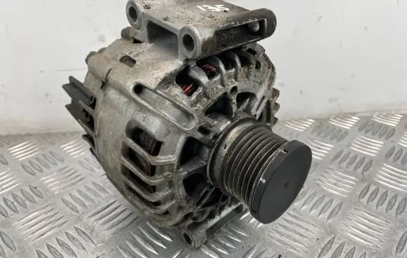 Mercedes-Benz E W212 Generator/alternator A0009067902 2617417A 213044437