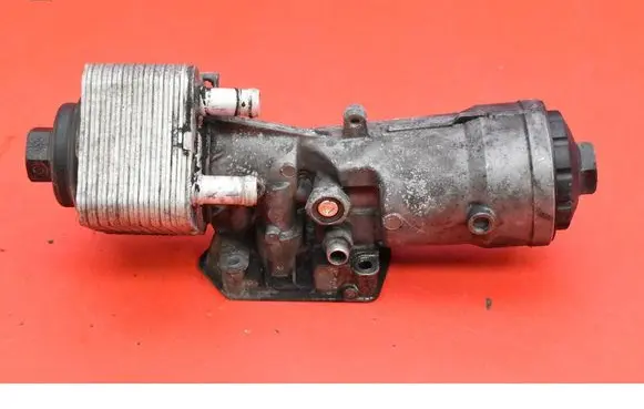 Volkswagen PASSAT B5.5 Oil filter cover 045115389E