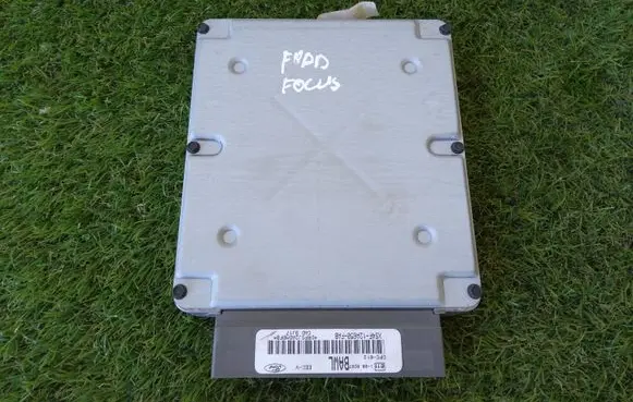 Ford Focus Engine control unit/module E11I000287 XS4F12A650FAB