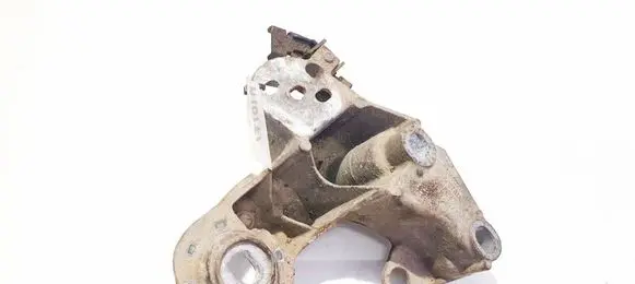 Skoda Superb B5 (3U) Engine mounting bracket 8e0199352f