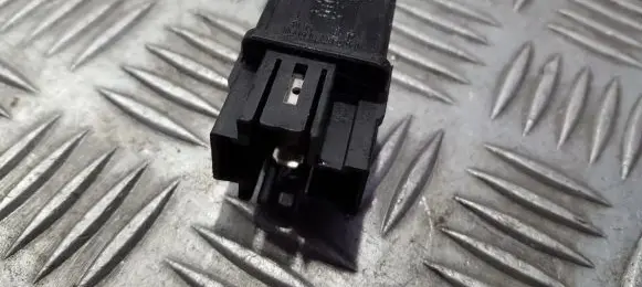 Mitsubishi Carisma Other relay mb953381 v23134-b52-x240