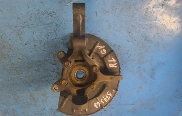Suzuki Grand Vitara II Rear wheel hub spindle/knuckle 4515165J00