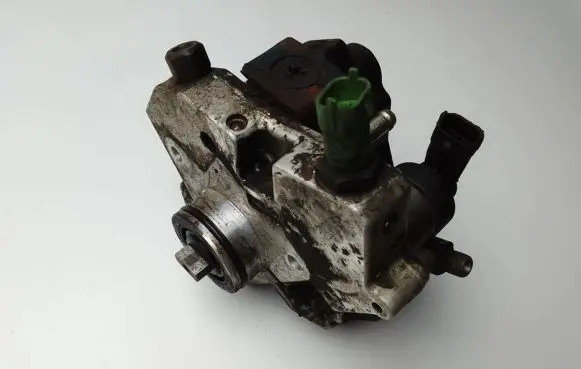 Volvo XC70 Fuel injection high pressure pump 0445010111