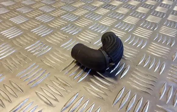 Volkswagen Touareg I Engine coolant pipe/hose