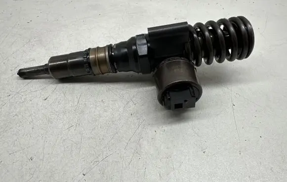 Audi A4 S4 B7 8E 8H Fuel injector 03G130073G