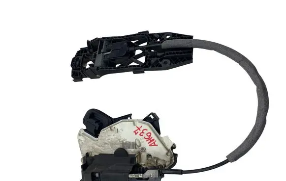 Volkswagen Golf VII Front door lock 5K1837016E