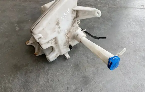 Toyota Auris E180 Windshield washer fluid reservoir/tank 8531002490