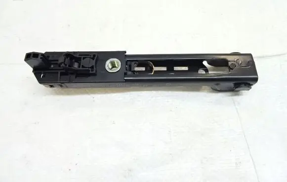 Volkswagen Tiguan Seat belt adjustment rail 1T0857819