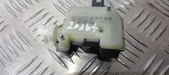 Fuel tank cap lock