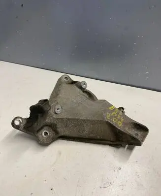 BMW 1 E81 E87 Engine mounting bracket 6760309 24168110