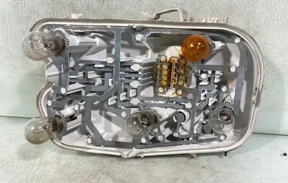 Audi A6 S6 C6 4F Tail light bulb cover holder Zb436071l
