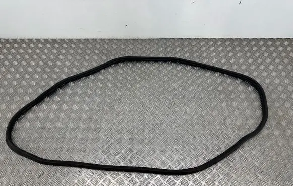 Volkswagen Golf VII Trunk rubber seal (body)