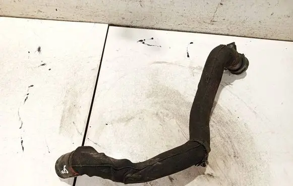 Engine coolant pipe/hose