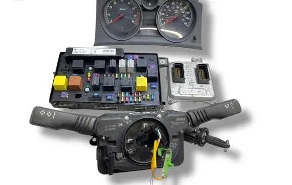 Opel Astra H Engine ECU kit and lock set 55568735 13268301 13309014