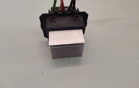 Peugeot 308 Heater blower motor/fan resistor VLCL29PWM11N T1000034ZC 234Z203JL8