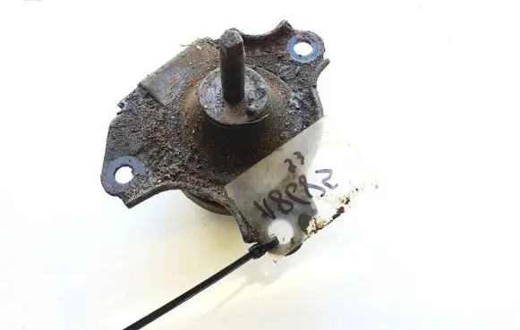 Honda FR-V Engine mount bracket