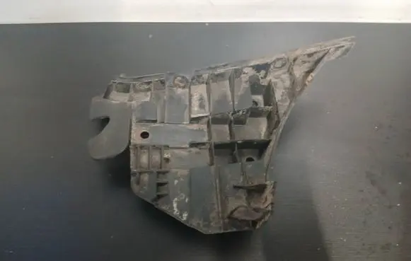 Front bumper mounting bracket