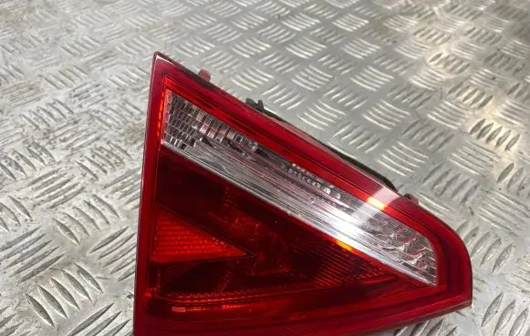 Audi A5 8T 8F Tailgate rear/tail lights 8T0945093 AU484 5250