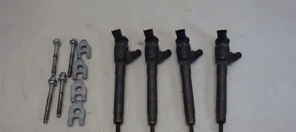 Opel Vivaro Fuel injectors set 0445110414