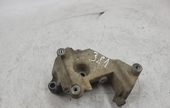 Renault Kangoo I Engine mounting bracket 